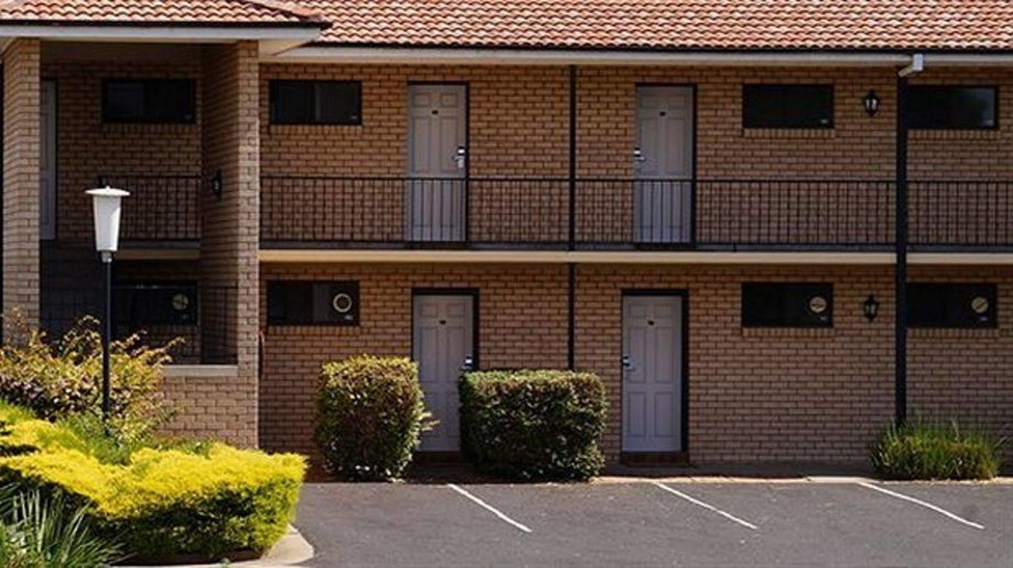 West End Motor Lodge Orange Extérieur photo